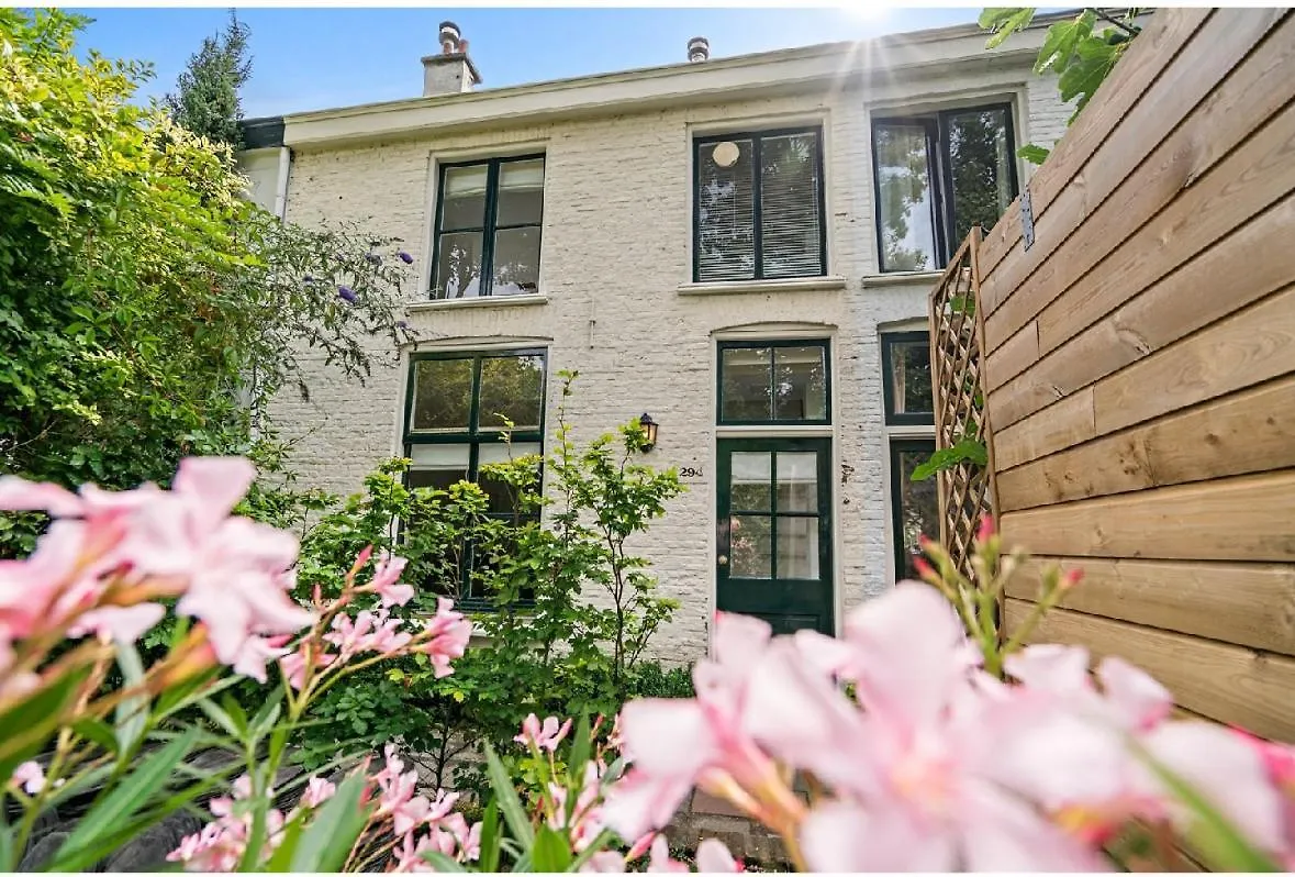 Quiet Renovated House In City Center Haag